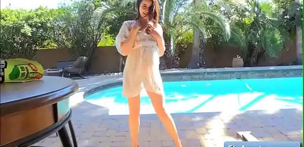  Sexy teen amateur girl Kylie reveal her sexy body and juicy pussy outdoors